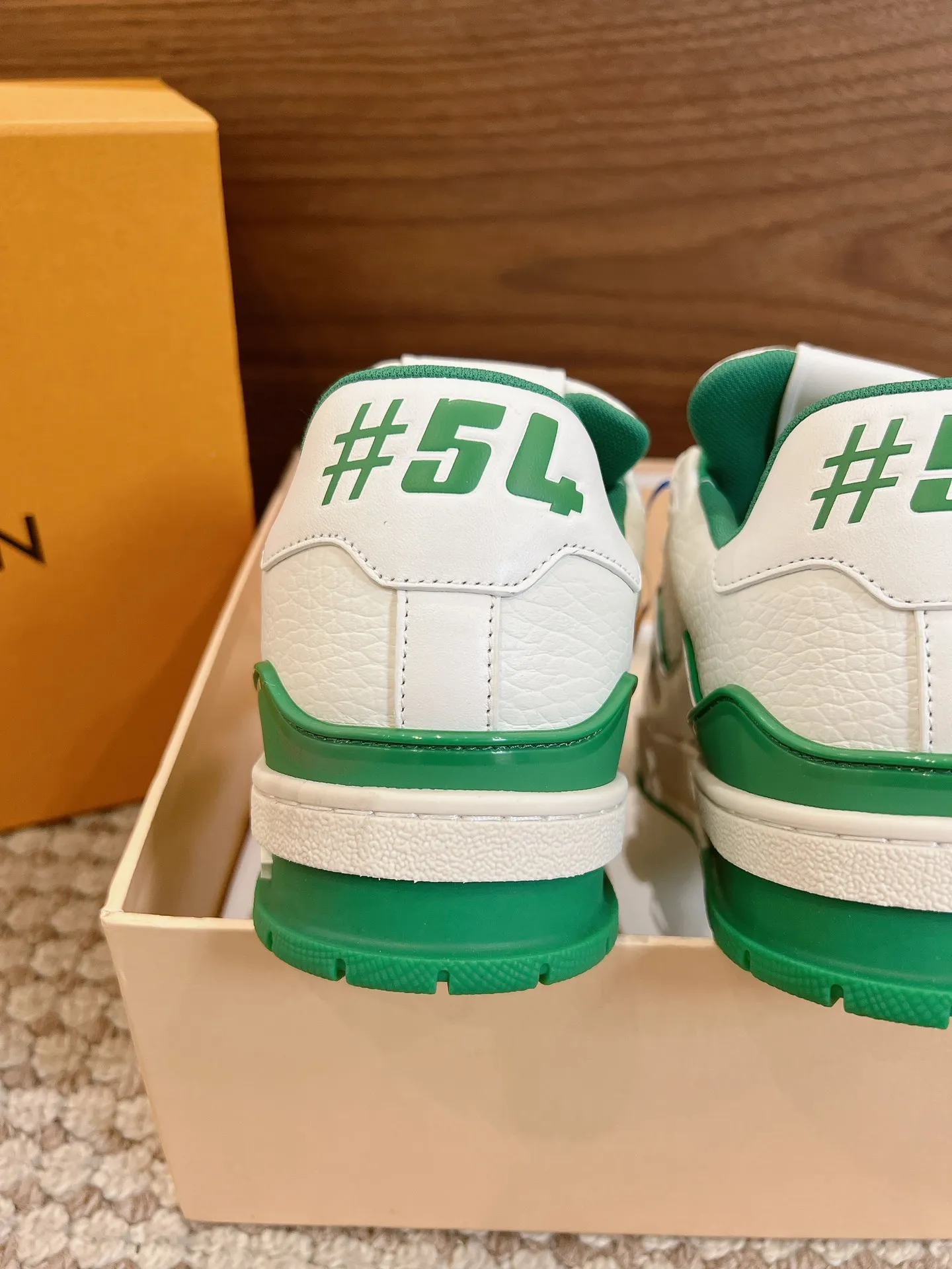 👟👟Ex-factory price 840👟👟 Dongguan high-end supply top version LV-Louis Vuitton 2022 catwalk new style, original 1:1 developed replica! ! It is very comfortable to wear on the foot. It is made of fine workmanship. The upper is spliced ​​with calfskin imported from Italy. The side is decorated with the brand's LOGO and signature. The cowhide foot pads are lined with mesh, making the foot feel super comfortable. The original two-color TPU combination outsole is specially provided by the original factory. Packing process: Goodyear stitching and overlocking Size: 35-44 standard size